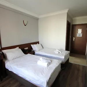 Otel Lyon ***